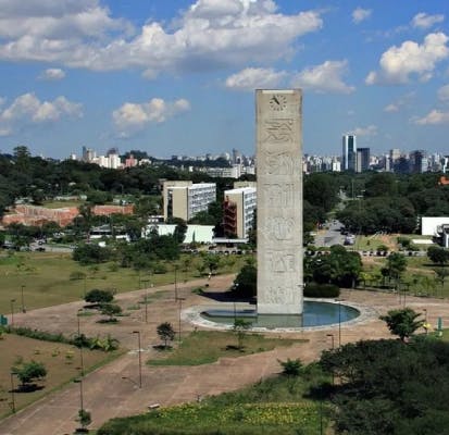 Obelisco de la USP en la ciudad universitaria